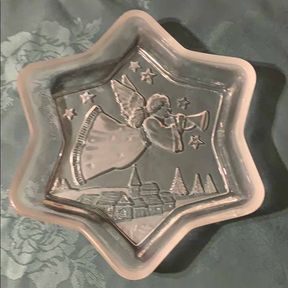 Glass Angel dish/plate 9’x9’